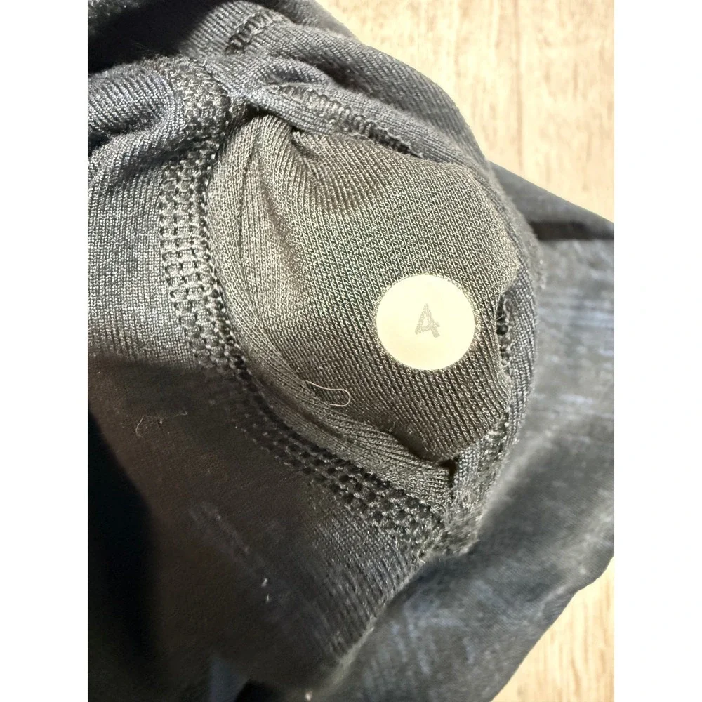 Lululemon High Rise Crop Leggings Navy Blue Black Abstract‎ Print Size 4